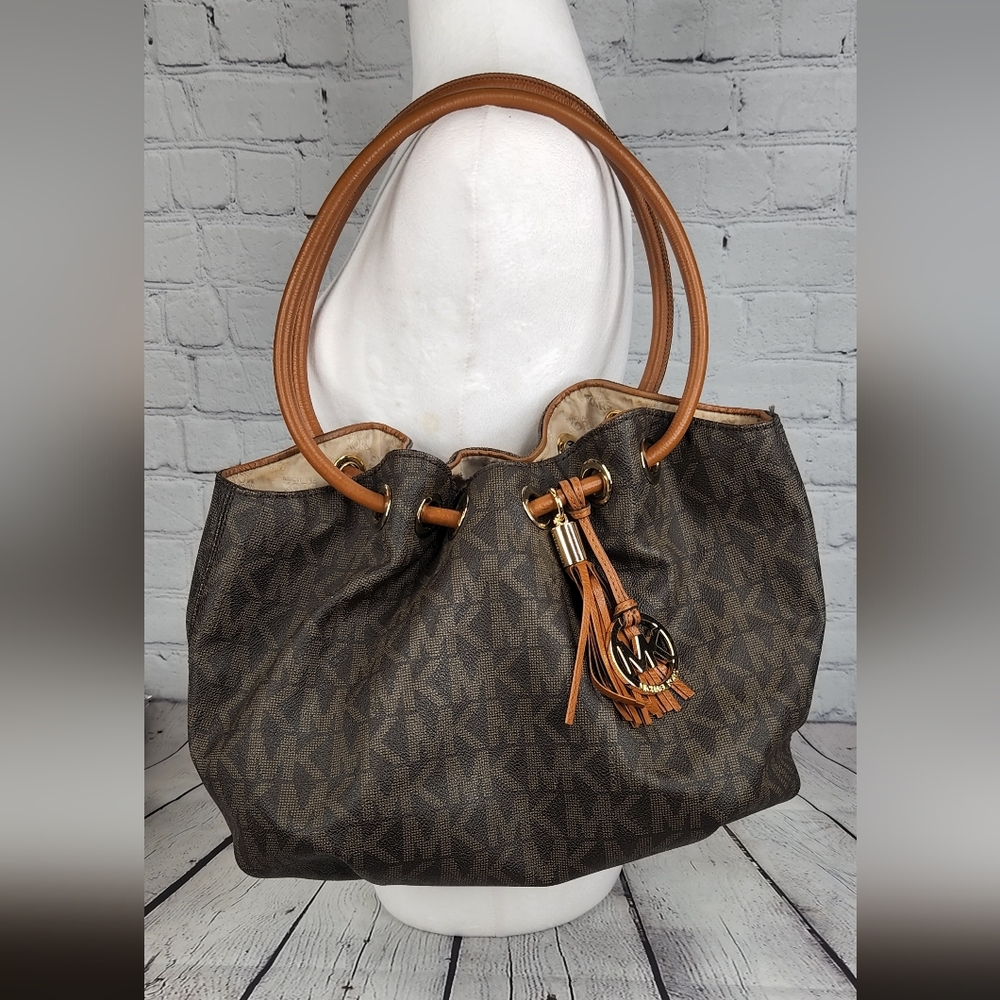 Michael Kors Ring Handbag